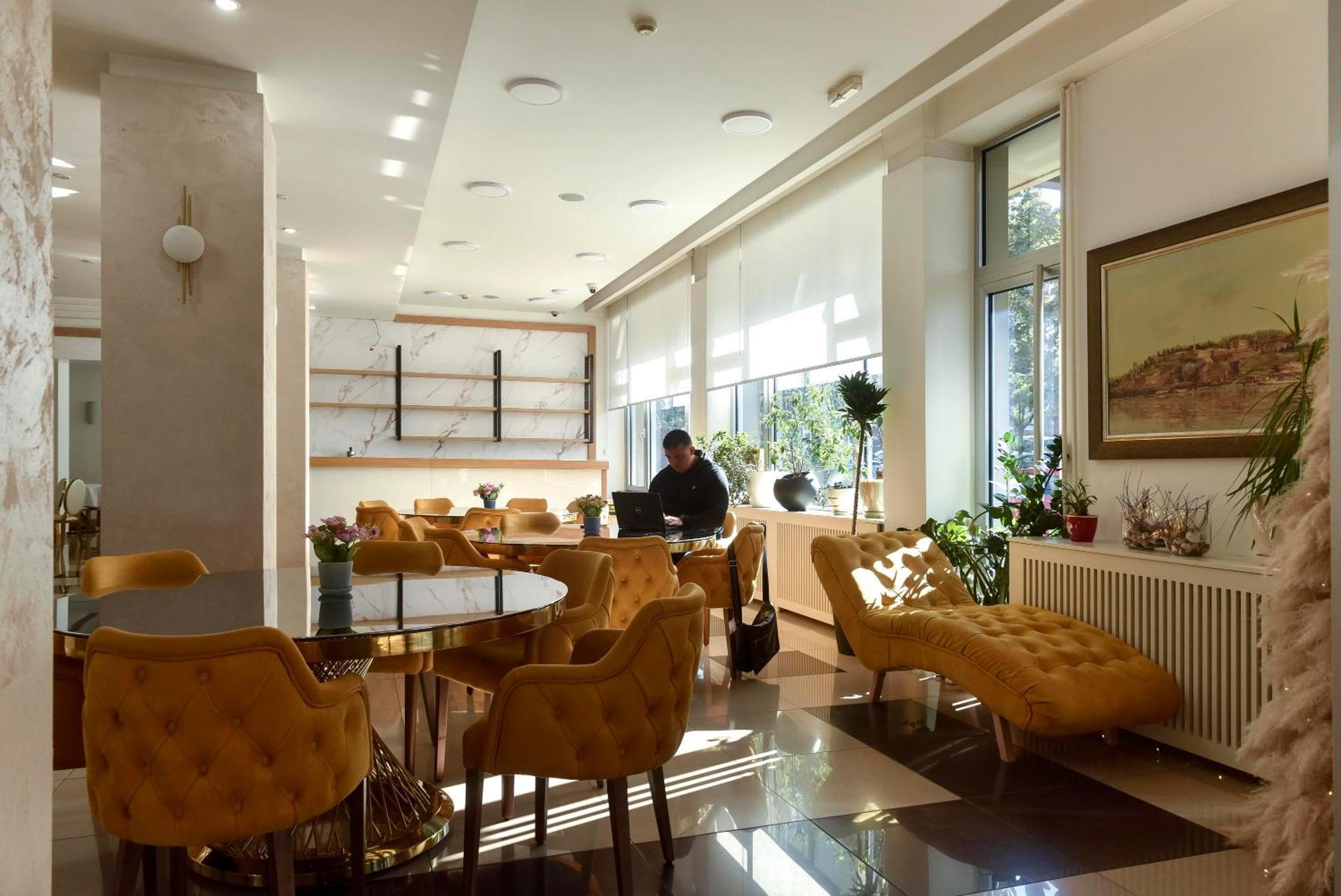 Hotel Sumadija Belgrad Exteriör bild
